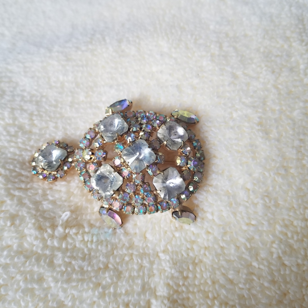Vintage turtle brooch